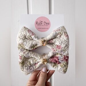 Handmade 🧵 🪡 Upcycled Quilt Bow Clips